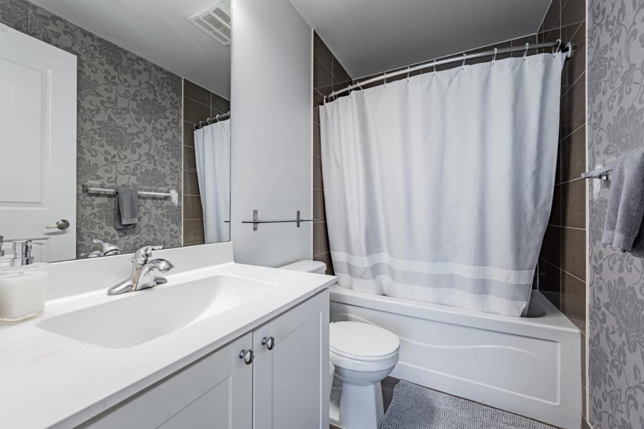 Luxury Apartments In Mississauga Bagian luar foto