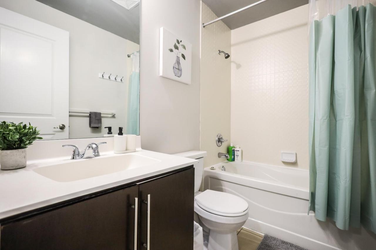 Luxury Apartments In Mississauga Bagian luar foto