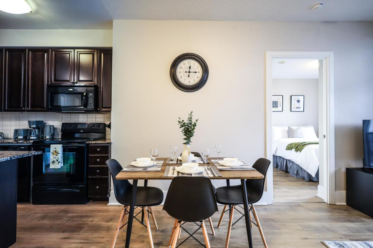 Luxury Apartments In Mississauga Bagian luar foto